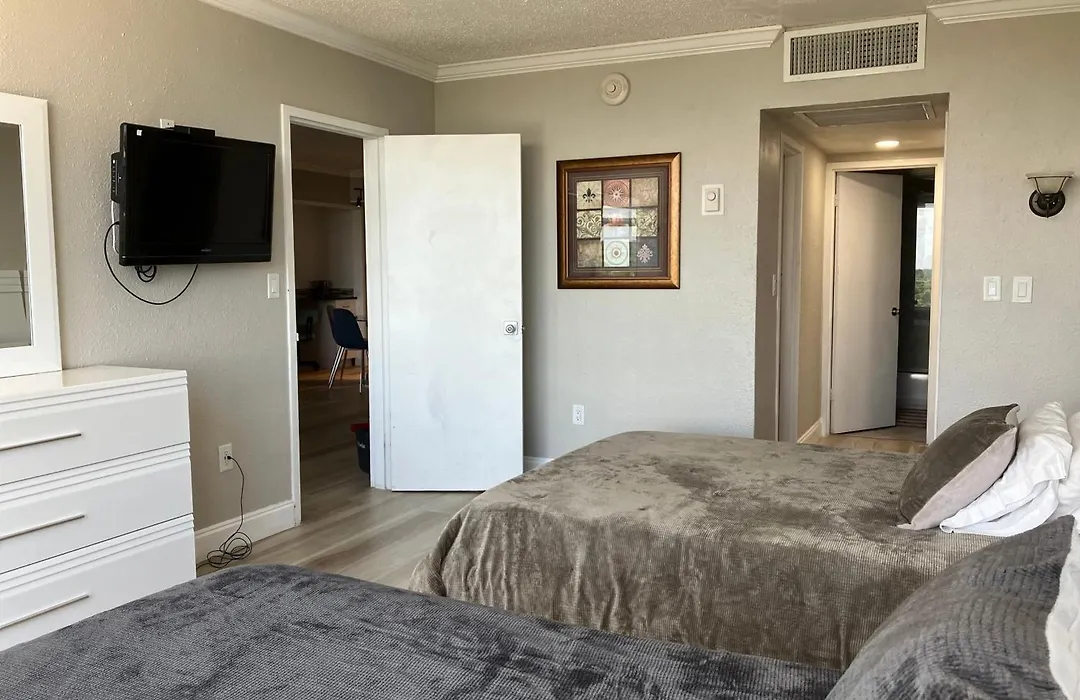 Oceanview On Sand Located In Ocean Manor Resort Fort Lauderdale Beach 2 Bed 2 Bath Spacious Corner Unit Partial Ocean View-1